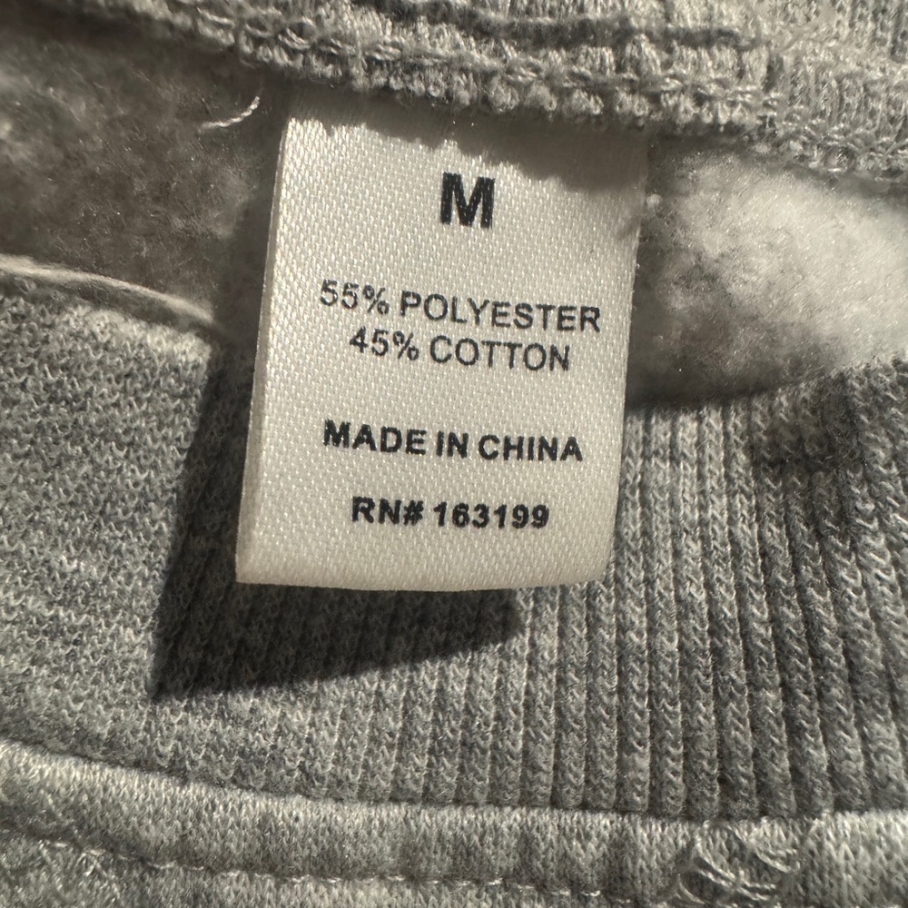 Cozy Gray Sweatshirt with Printed Detail - Picture 4 of 6